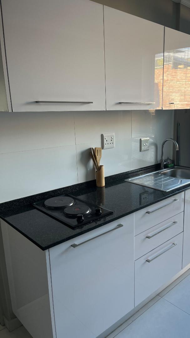 To Let 1 Bedroom Property for Rent in Walmer Estate Western Cape